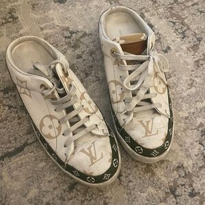 Louis Vuitton white and dark green trainers sliders